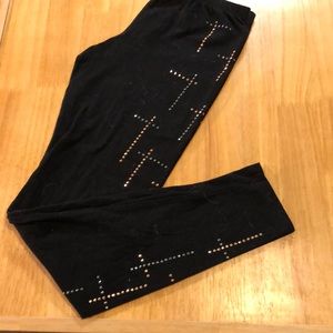 WET SEAL RHINESTONE DECORATED BLACK LEGGINGS IN SIZE MEDIUM - WORN ONCE.🌸